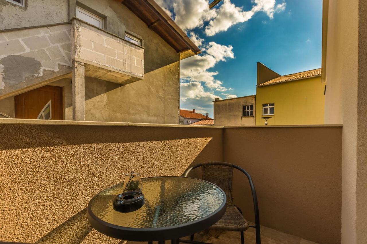 2Sis 2 Apartments Zadar Habitación foto